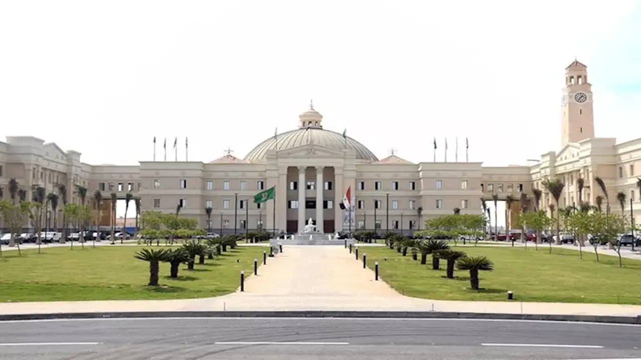 جامعة القاهرة: انتظام الدراسة والتسهيل على الطلاب في امتحانات منتصف الفصل